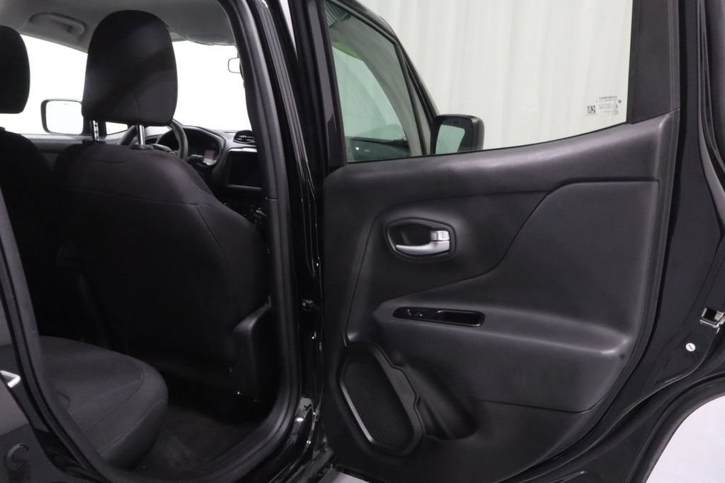 Certified 2023 Jeep Renegade Latitude AWD/4WD image 16