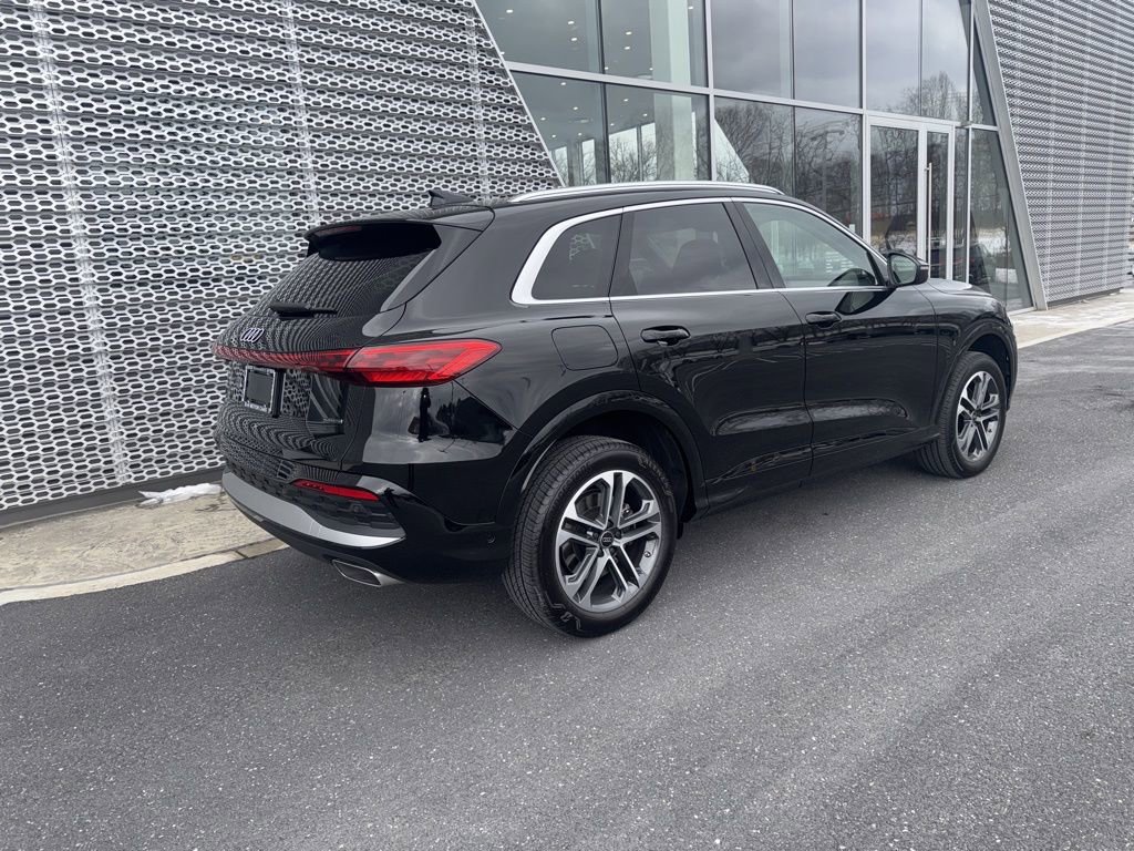 Used 2025 Audi Q5 Premium w/ Convenience Package image 12