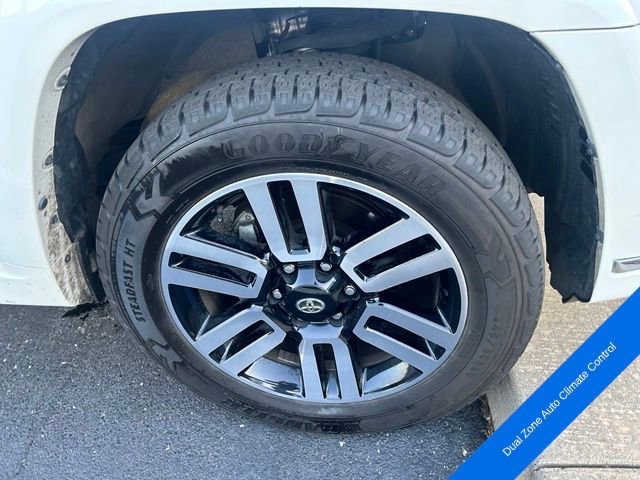 Used 2022 Toyota 4Runner Limited AWD/4WD image 4