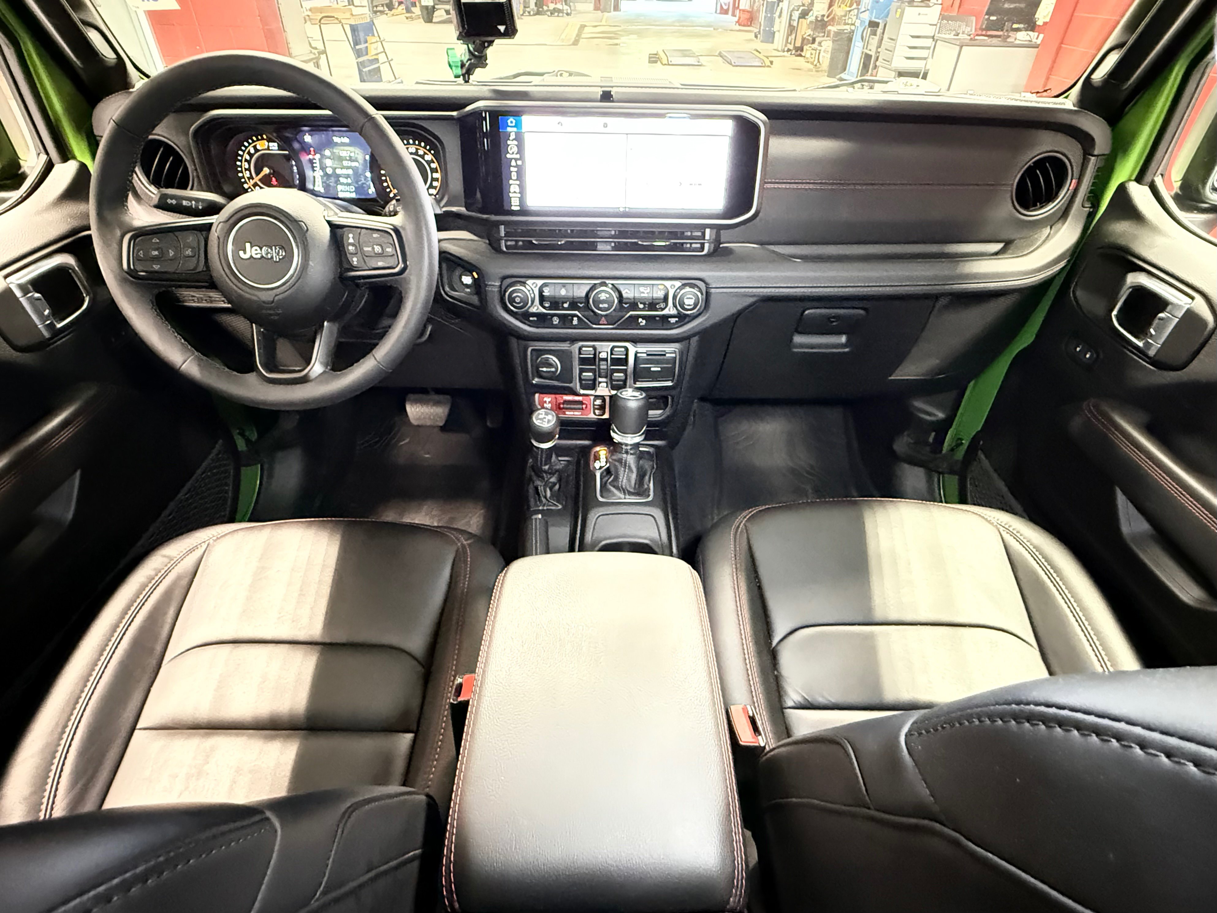 Certified 2025 Jeep Wrangler Unlimited Rubicon AWD/4WD image 23