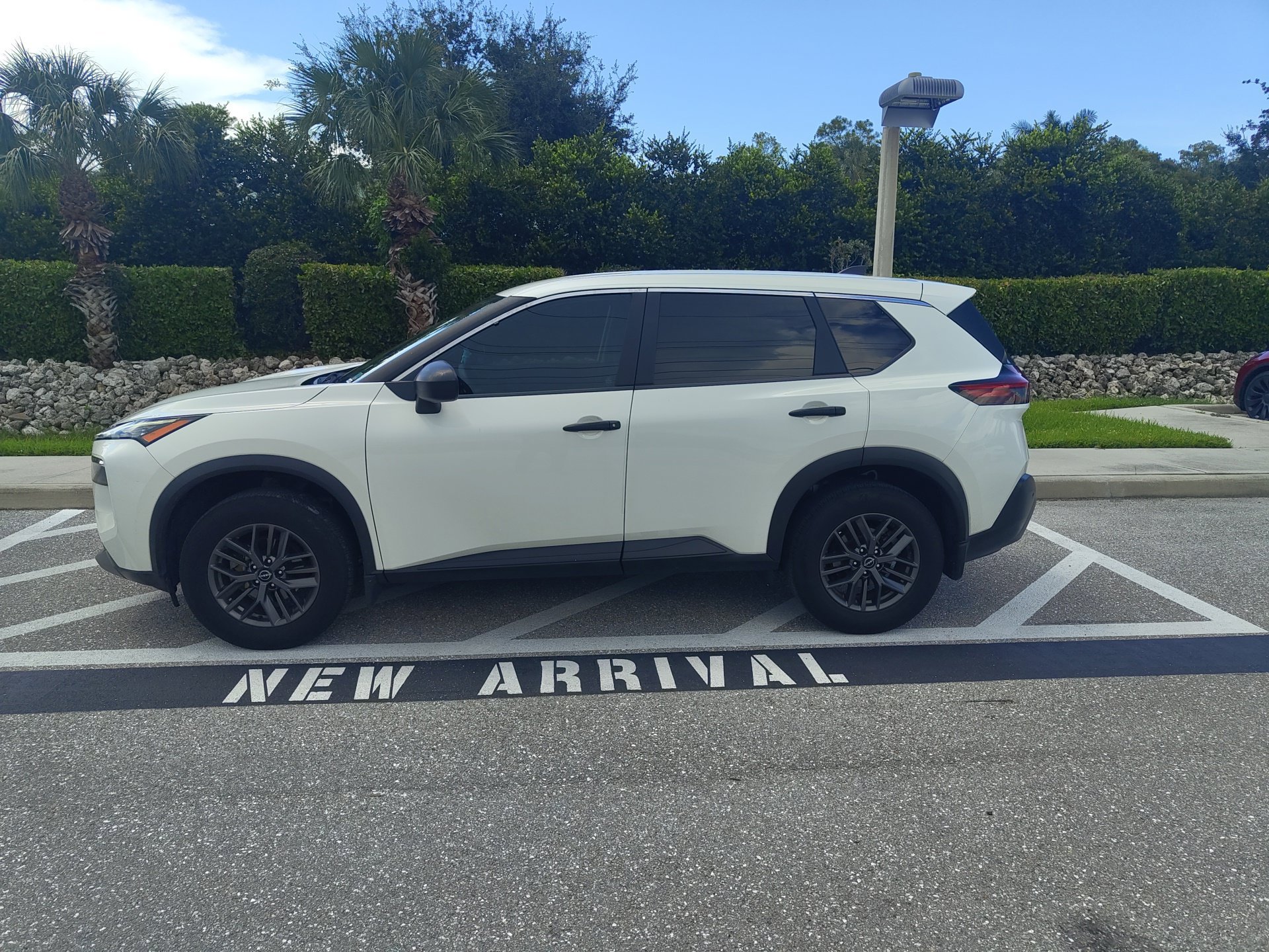 Used 2023 Nissan Rogue S FWD image 2