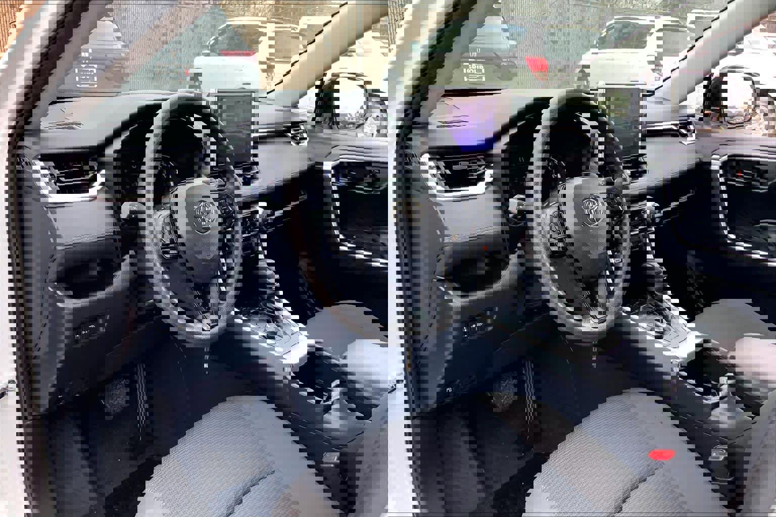 Used 2025 Toyota RAV4 LE image 16