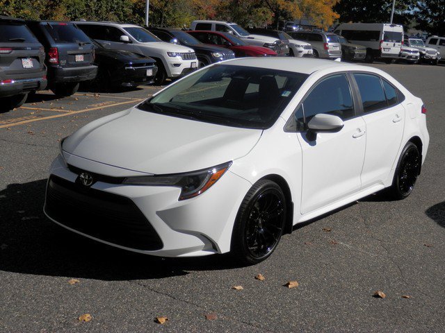 Used 2026 Toyota Corolla LE FWD image 4
