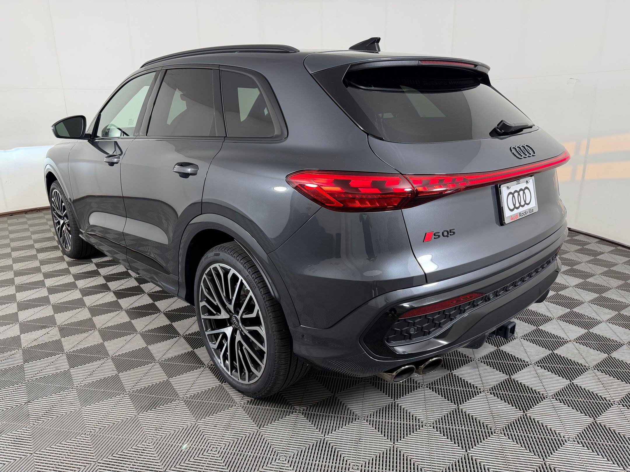 Certified 2025 Audi SQ5 Premium Plus w/ Premium Plus Package AWD/4WD image 3