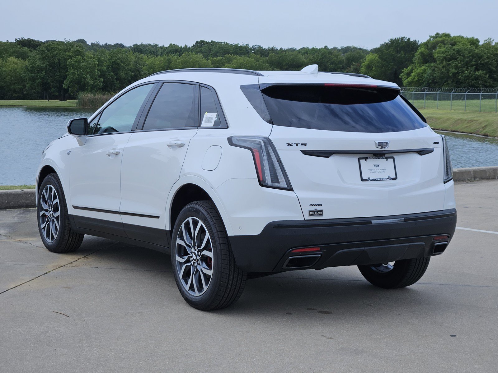 New 2026 Cadillac XT5 Sportv w/ LPO, Onyx Lite Package AWD/4WD image 4