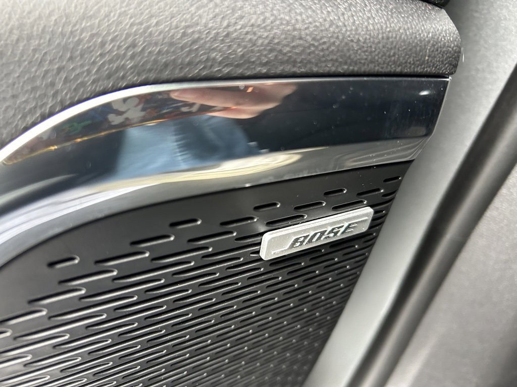 Used 2025 Chevrolet Traverse RS image 37