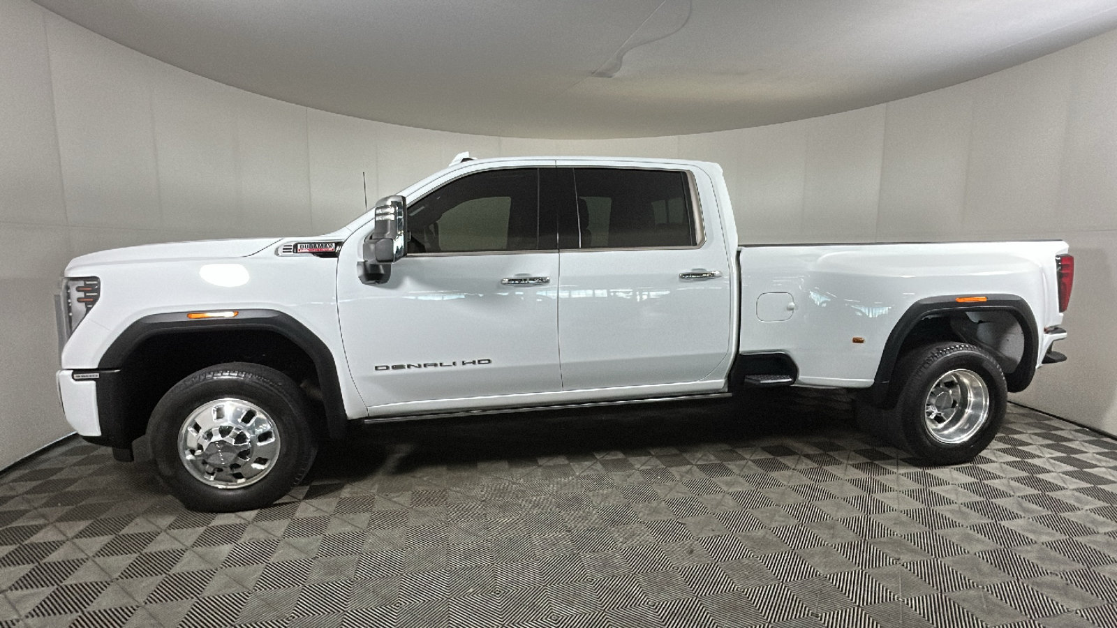 Used 2024 GMC Sierra 3500 Denali w/ Denali Reserve Package AWD/4WD image 7