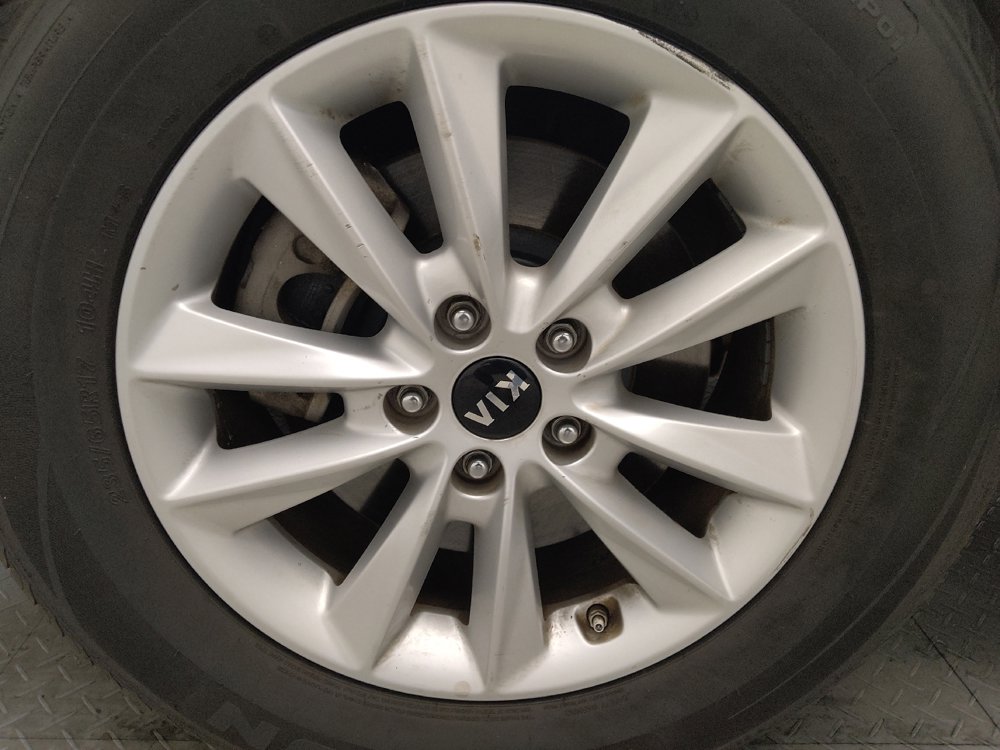 Used 2020 Kia Sorento LX image 31