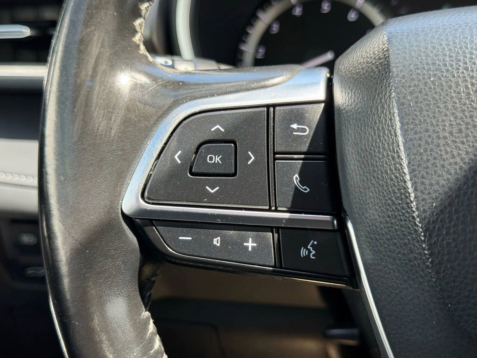 Used 2021 Toyota Highlander XLE AWD/4WD image 31