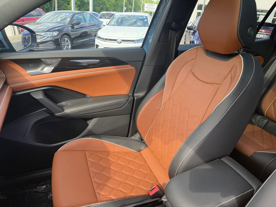 New 2026 Volkswagen Tiguan SEL R-Line AWD/4WD image 28