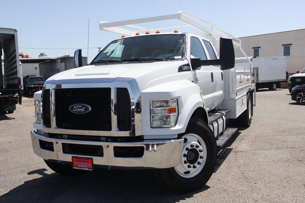 Used 2016 Ford F650 2WD Crew Cab Super Duty image 4