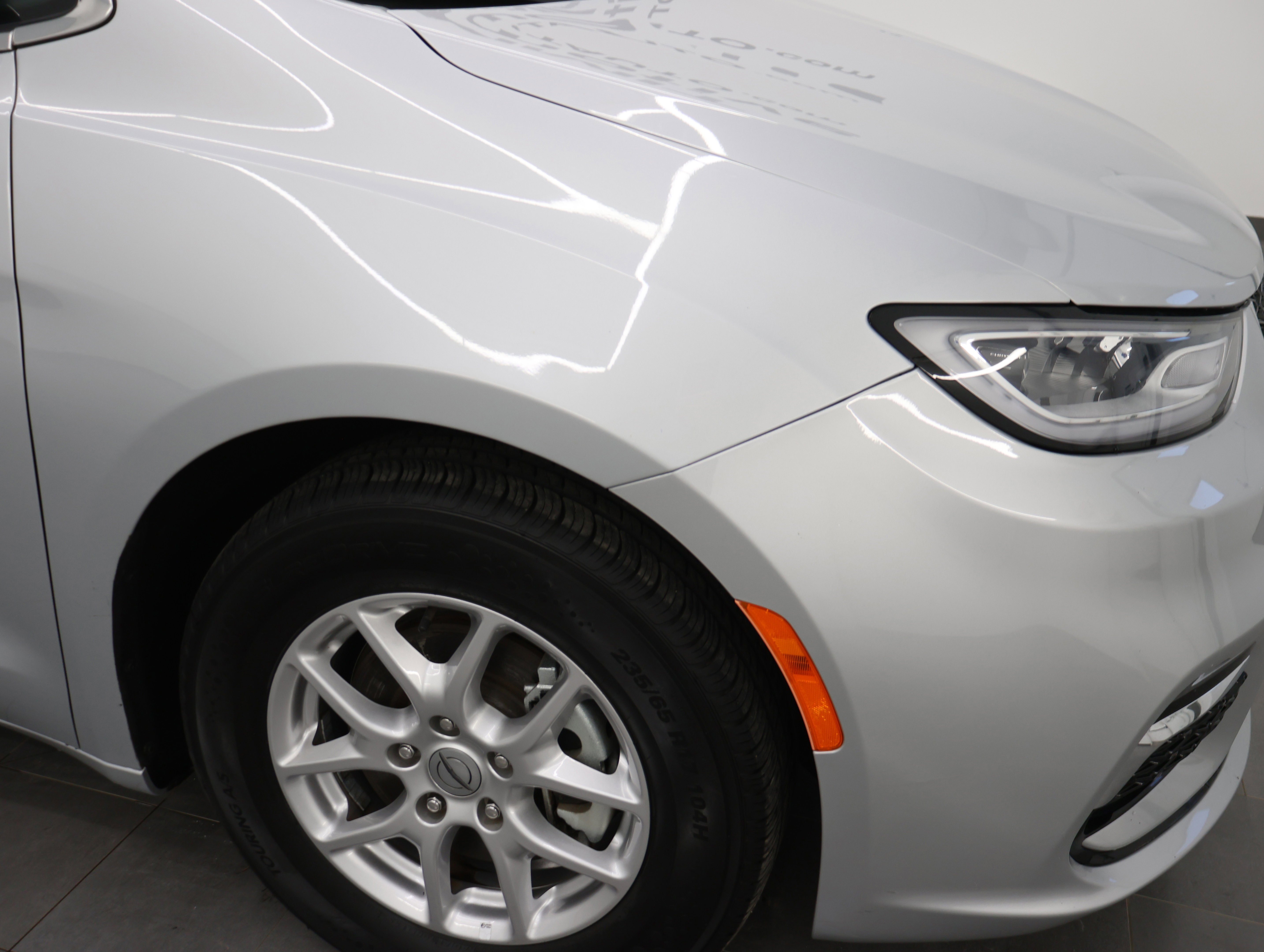 Used 2024 Chrysler Pacifica Touring-L FWD image 23