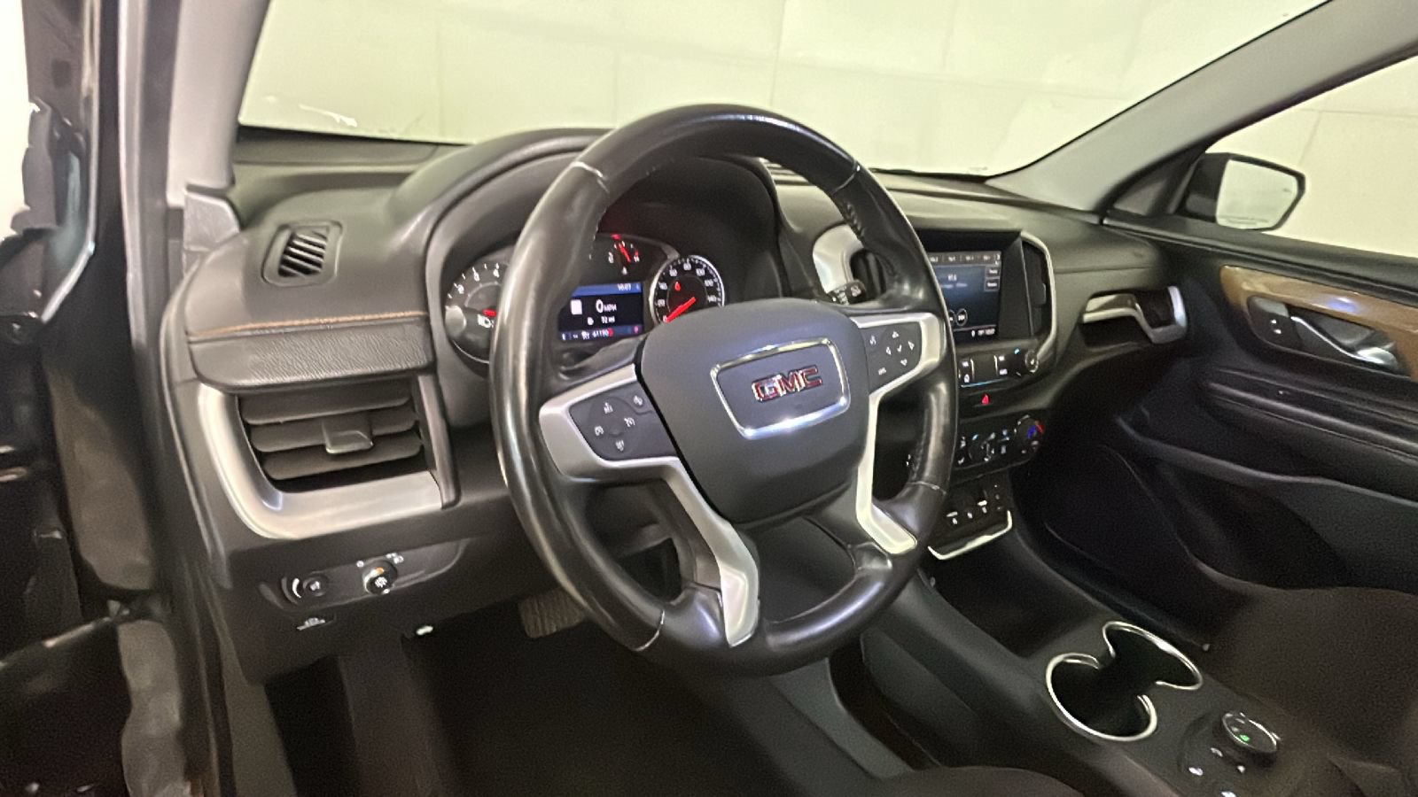 Used 2020 GMC Terrain SLE w/ Driver Convenience Package AWD/4WD image 16