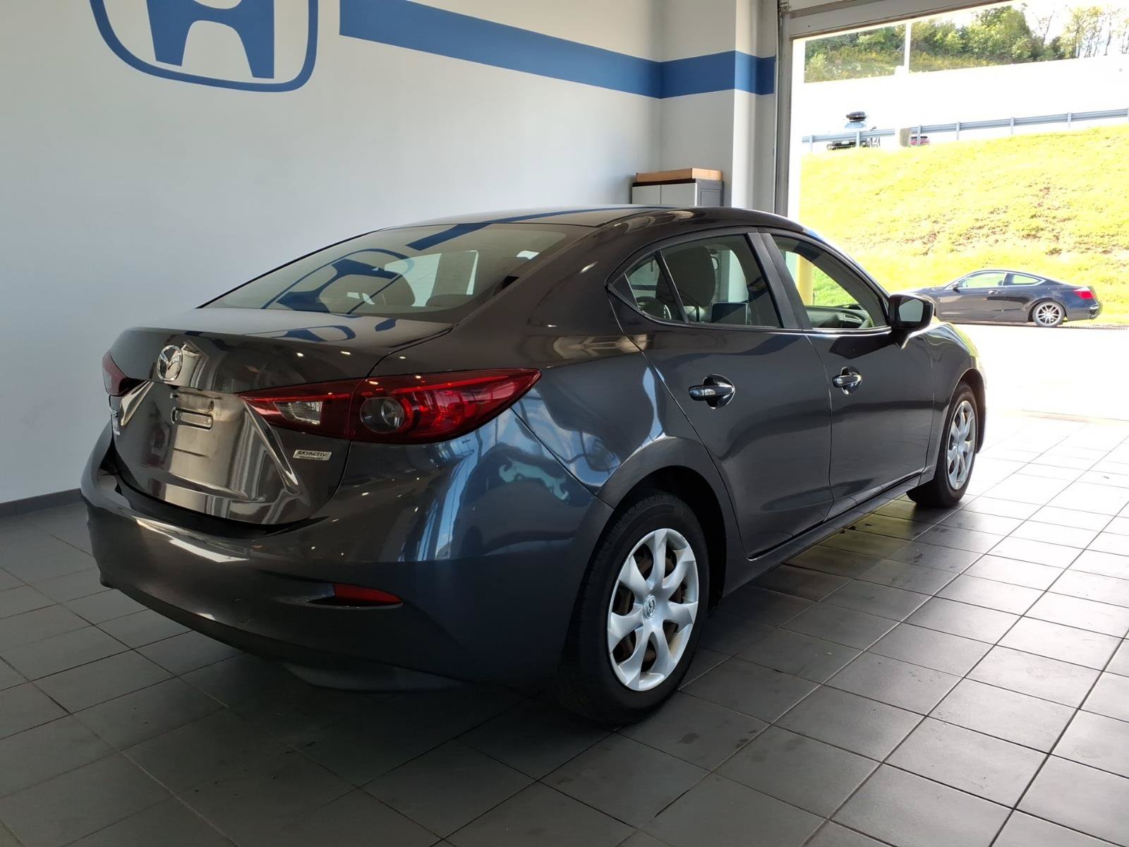 Used 2016 MAZDA MAZDA3 i Sport FWD image 5