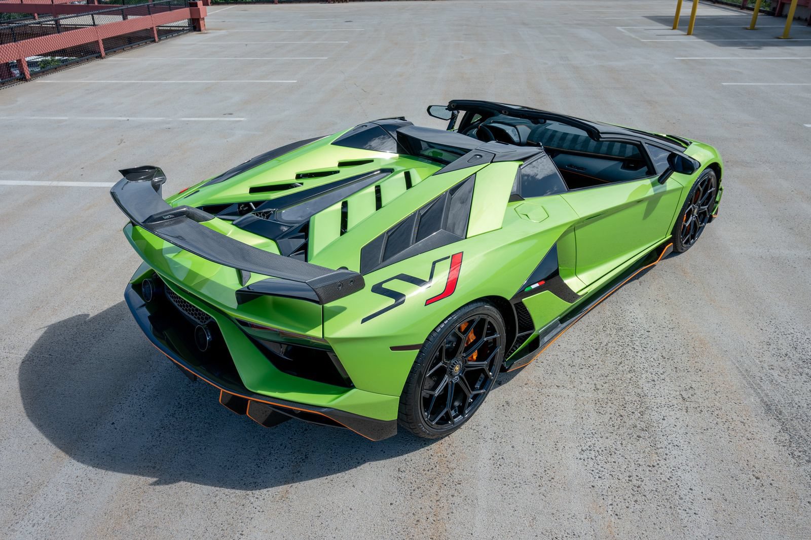 Used 2021 Lamborghini Aventador SVJ AWD/4WD image 9