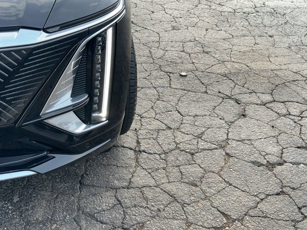 Used 2023 Cadillac Lyriq AWD image 10