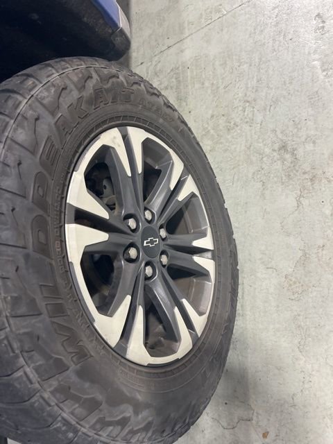 Used 2021 Chevrolet Colorado Z71 AWD/4WD image 3