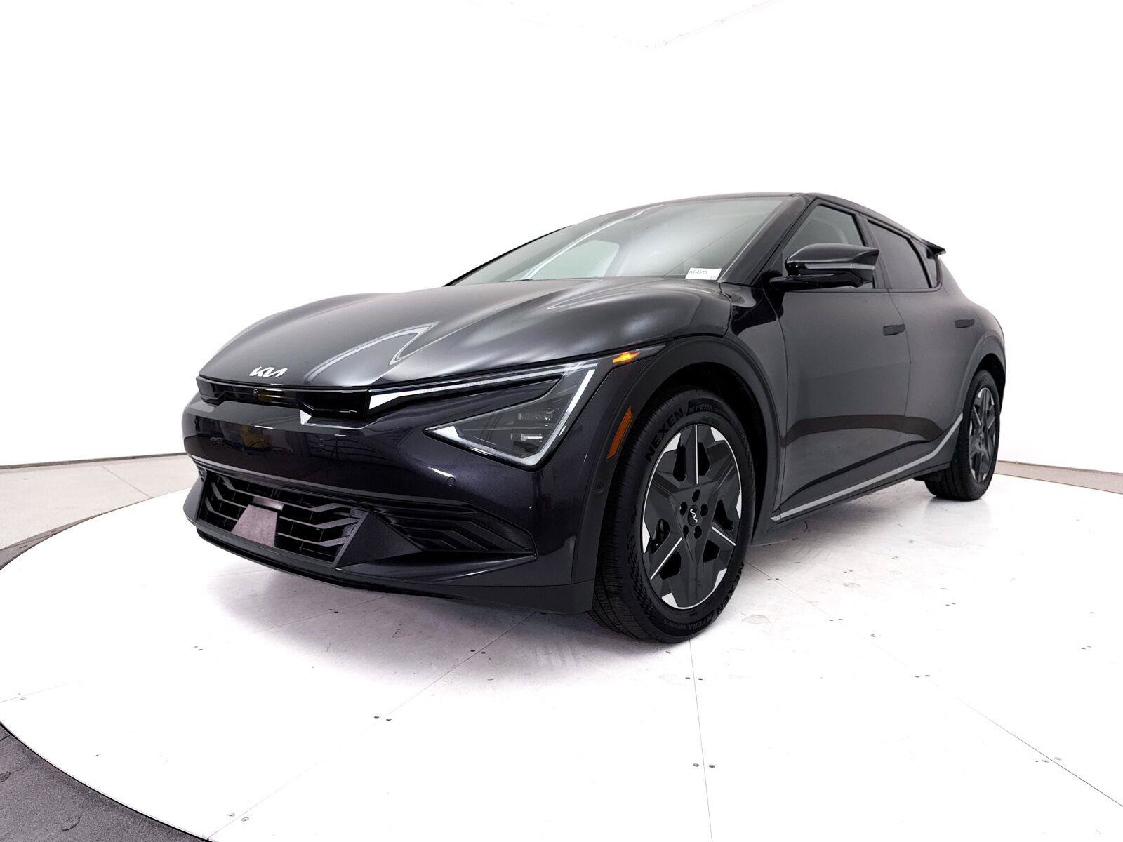 Used 2025 Kia EV6 Light w/ Light LR Technology Package RWD image 15