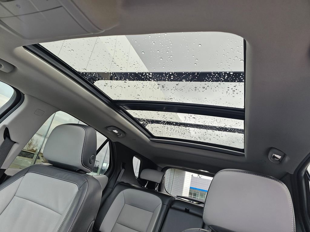 Used 2018 Chevrolet Equinox Premier image 22