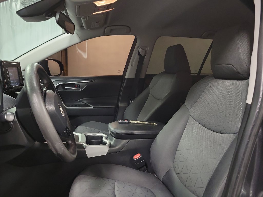 Used 2021 Toyota RAV4 XLE FWD image 15