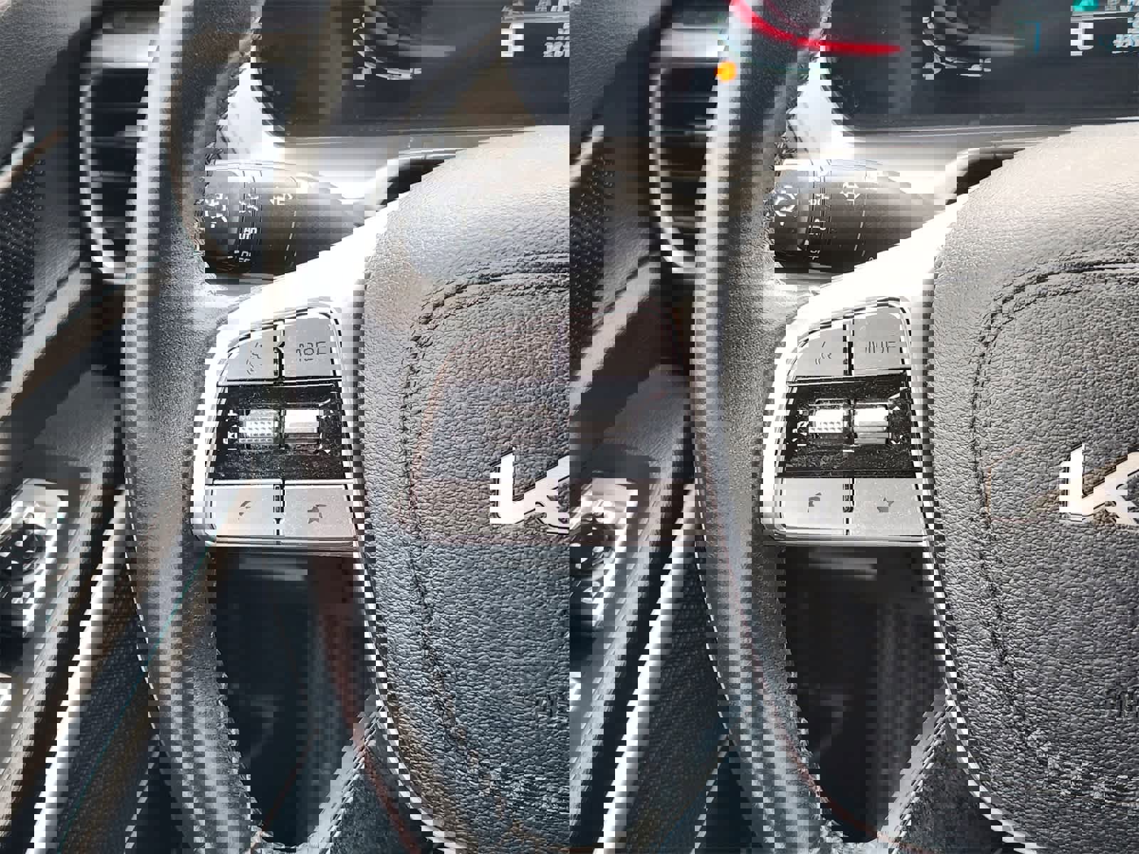 Used 2023 Kia Telluride LX image 26