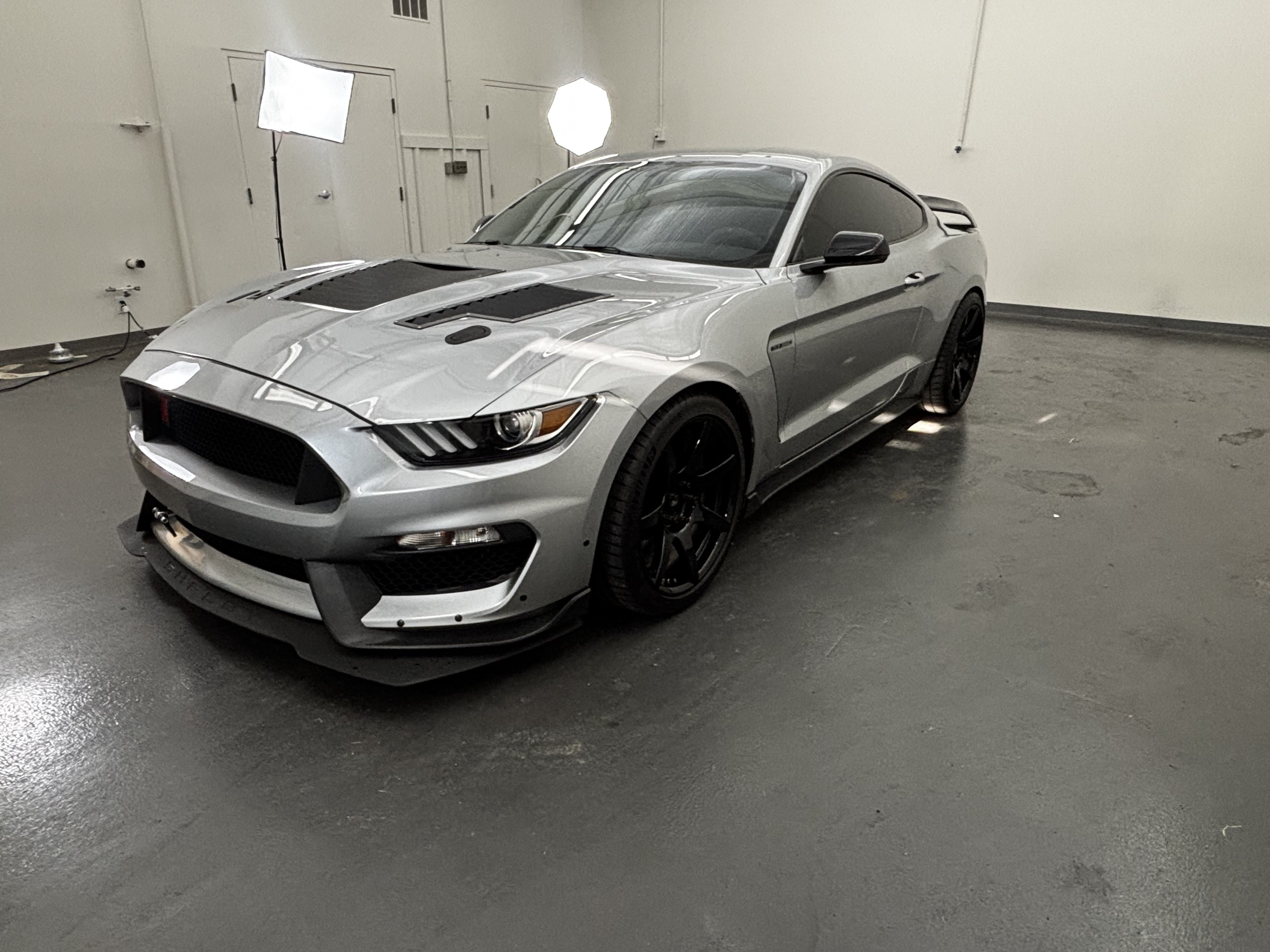 Used 2020 Ford Mustang Shelby GT350R w/ GT350R Equipment Group 920A RWD image 4
