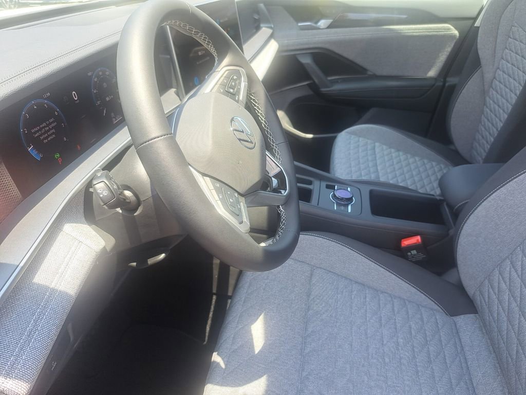 Used 2025 Volkswagen Tiguan S image 18