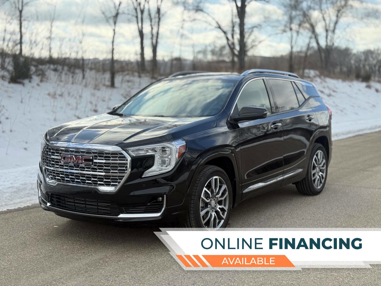Used 2024 GMC Terrain Denali w/ Denali Premium Package AWD/4WD image 1