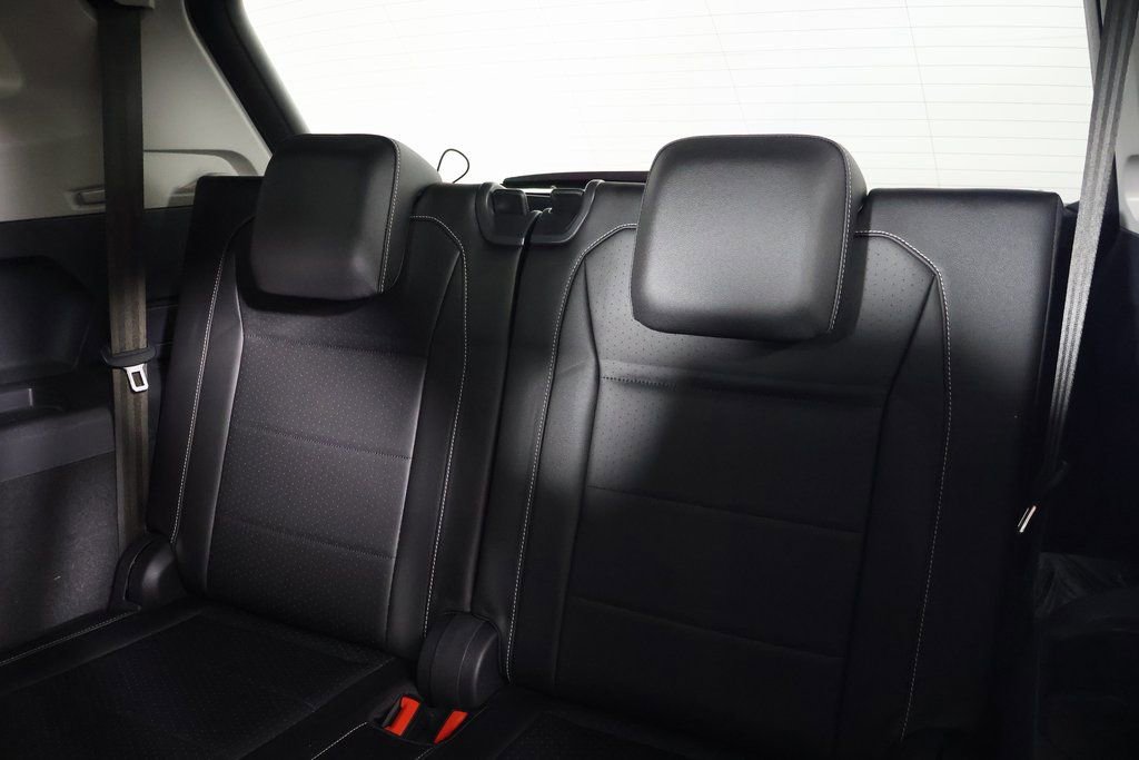 Used 2021 Volkswagen Tiguan SE w/ Panoramic Sunroof Package image 12