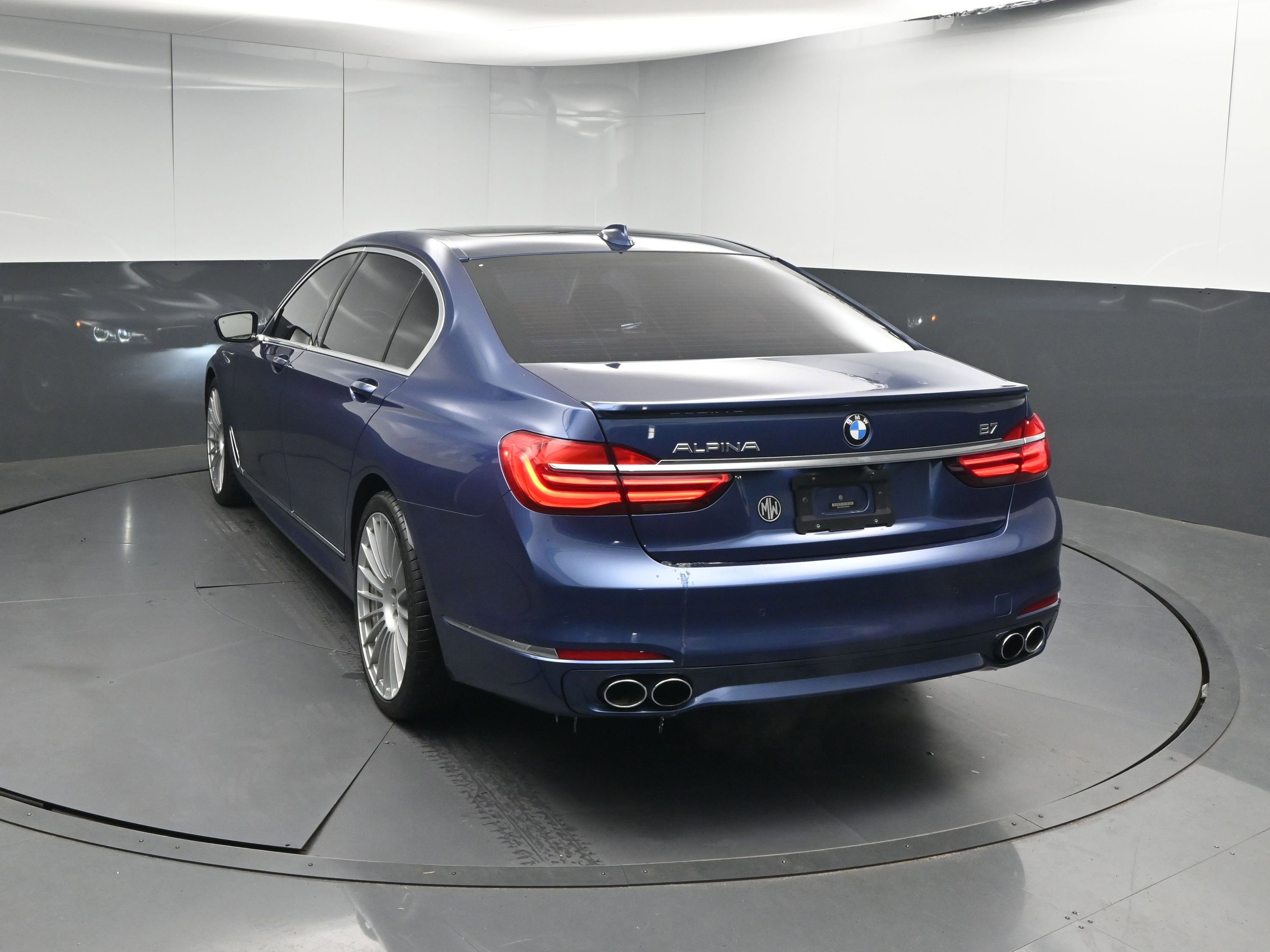 Used 2017 BMW 750i xDrive image 25