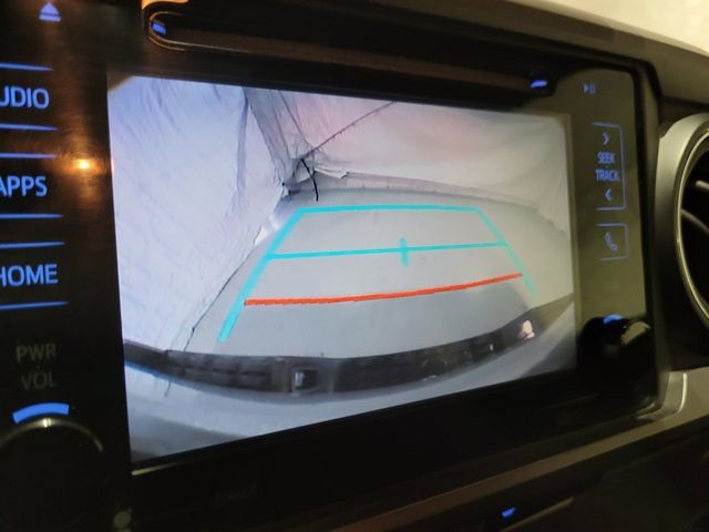 Used 2018 Toyota Tacoma TRD Sport image 9