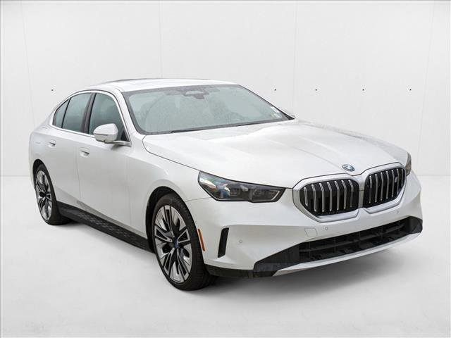Used 2024 BMW i5 eDrive40i w/ Premium Package image 7