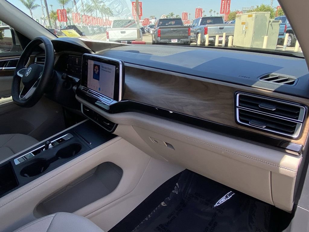 Used 2025 Volkswagen Atlas SE image 17