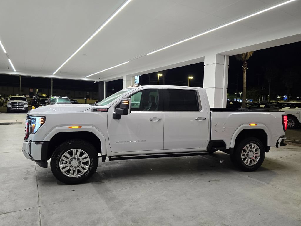 Used 2024 GMC Sierra 3500 Denali w/ Denali Reserve Package AWD/4WD image 3