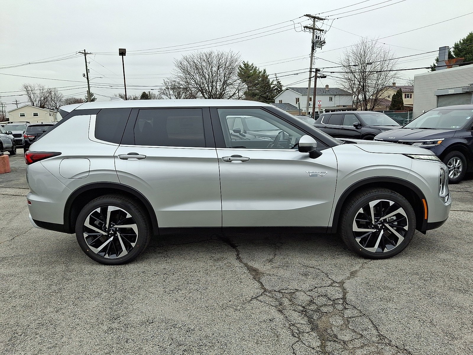 New 2025 Mitsubishi Outlander SE image 9