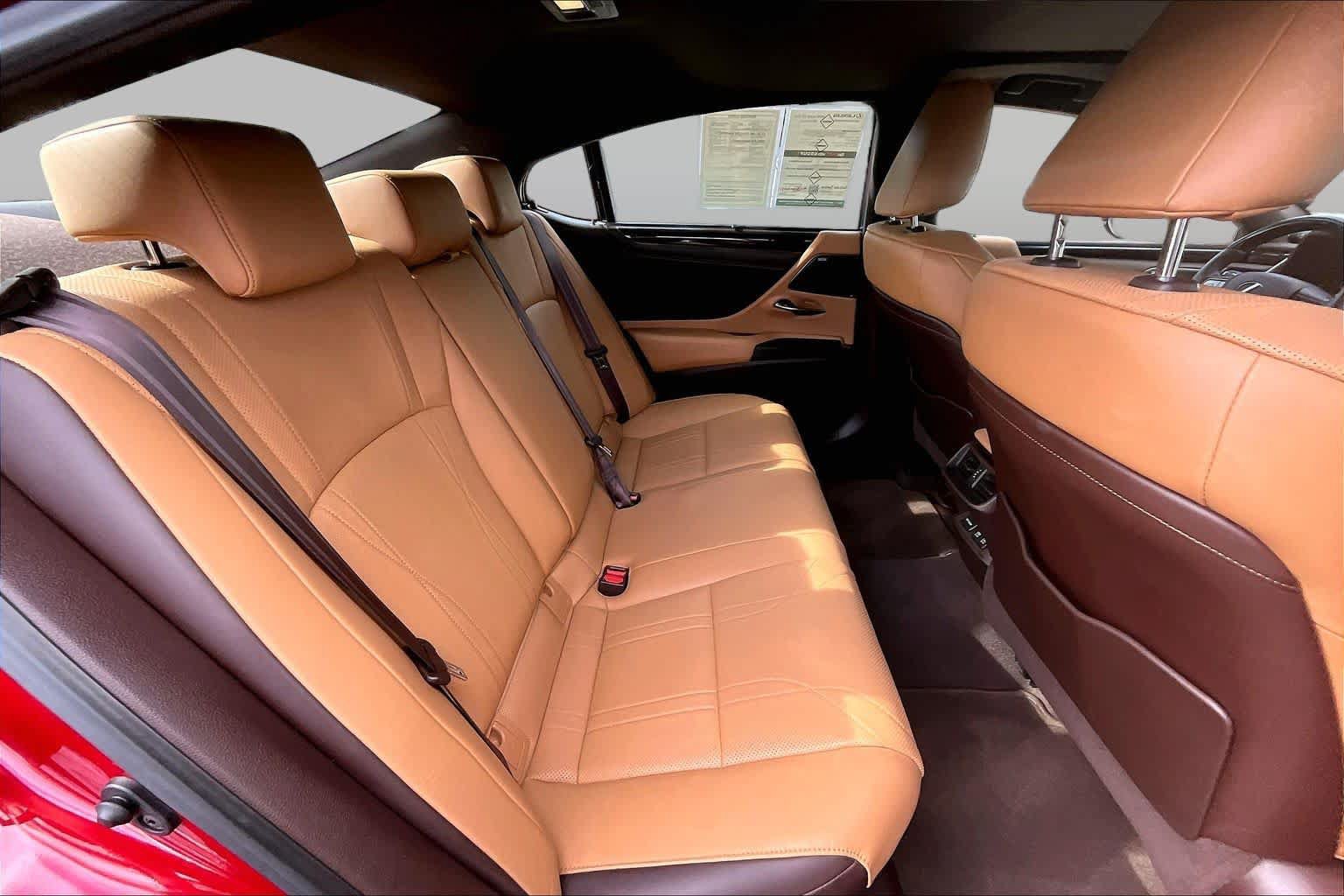 Used 2019 Lexus ES 300h Ultra Luxury w/ Accessory Package 2 FWD image 20
