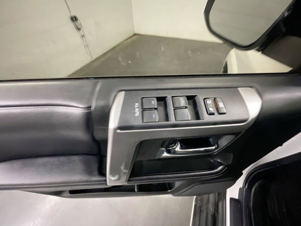 Used 2018 Toyota 4Runner SR5 Premium image 23