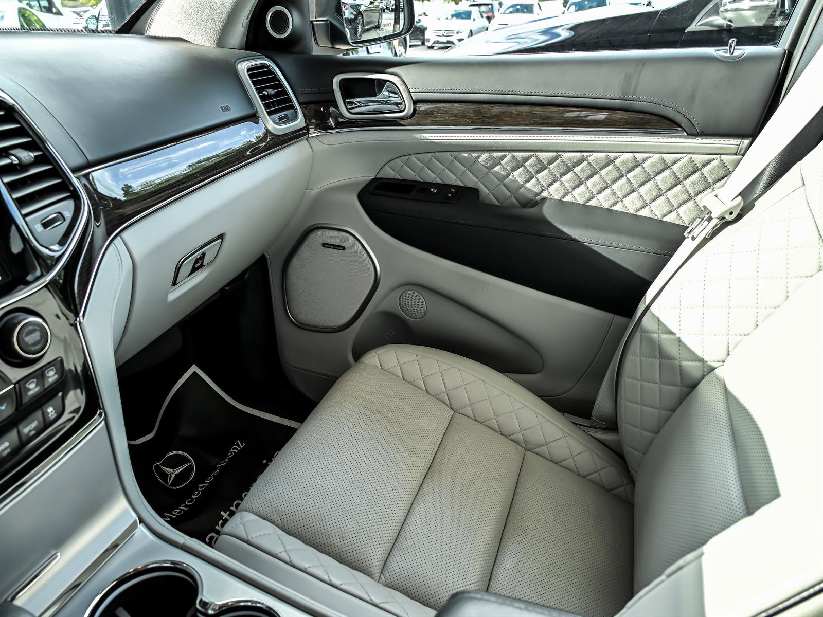 Used 2019 Jeep Grand Cherokee Summit AWD/4WD image 26