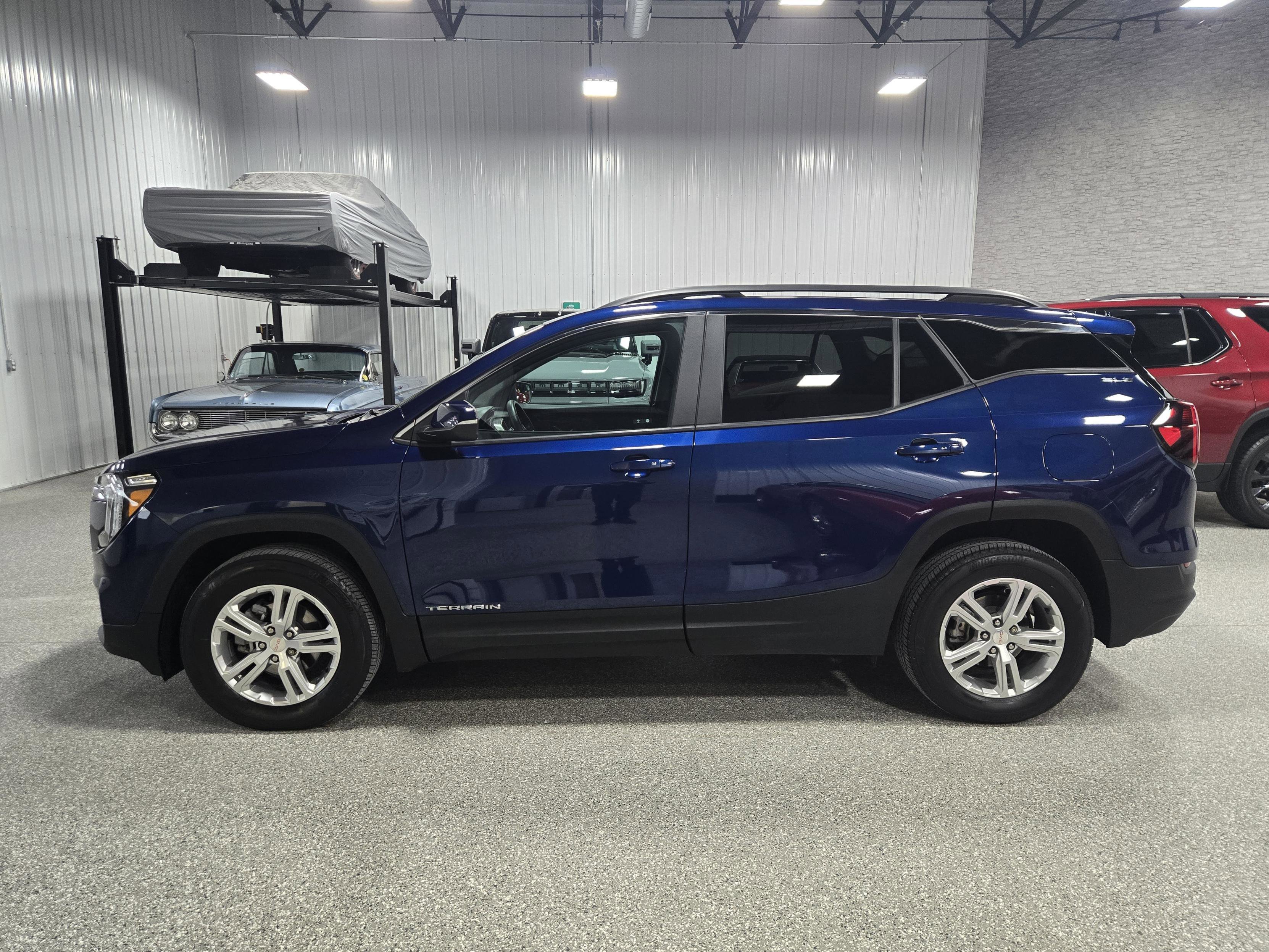 Certified 2022 GMC Terrain SLE w/ Driver Convenience Package image 5