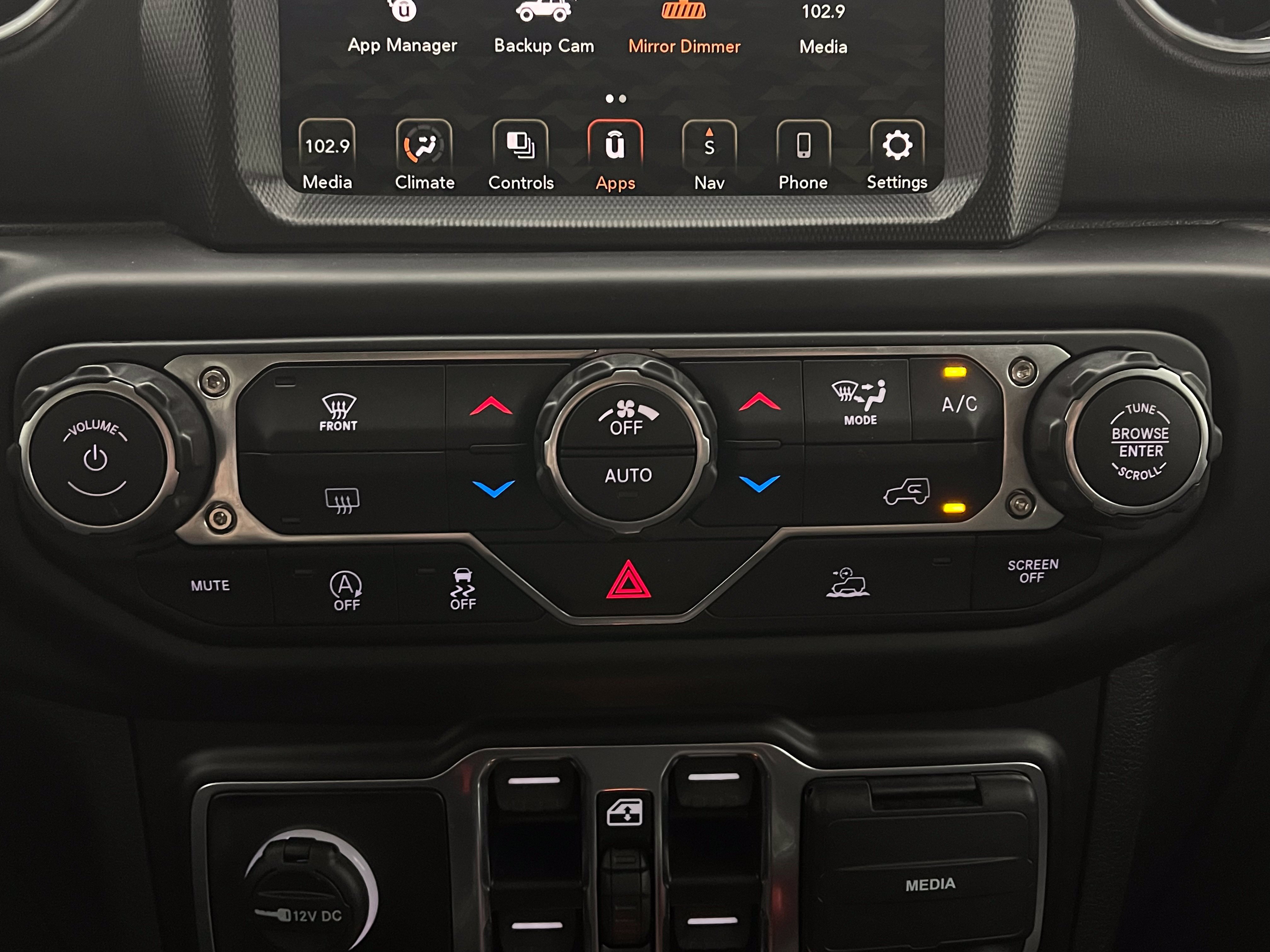 Used 2022 Jeep Wrangler Unlimited Sahara w/ LED Lighting Group AWD/4WD image 28