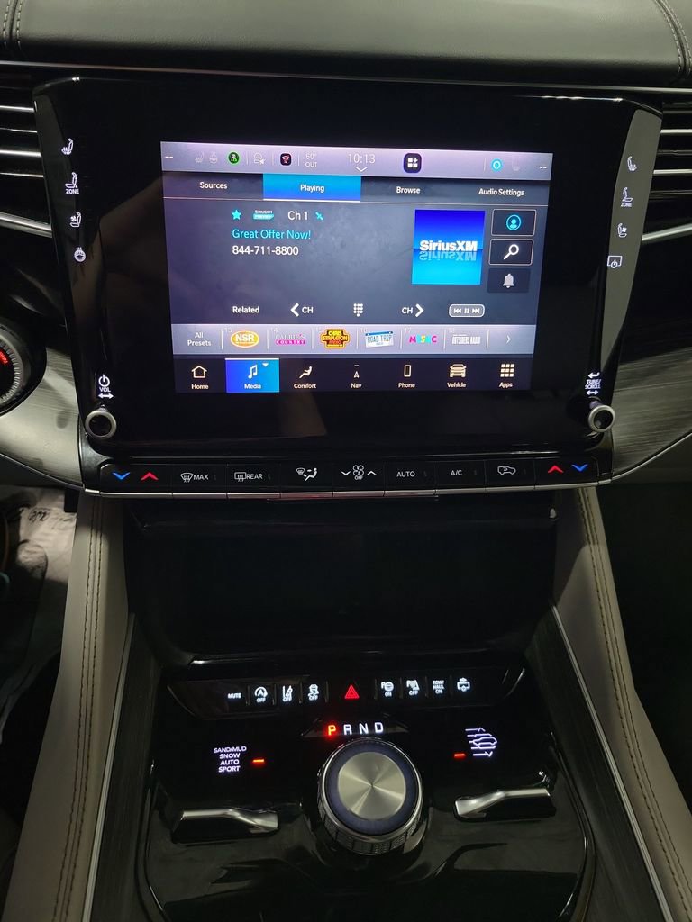 Used 2023 Jeep Wagoneer L Series II w/ Convenience Group I AWD/4WD image 4