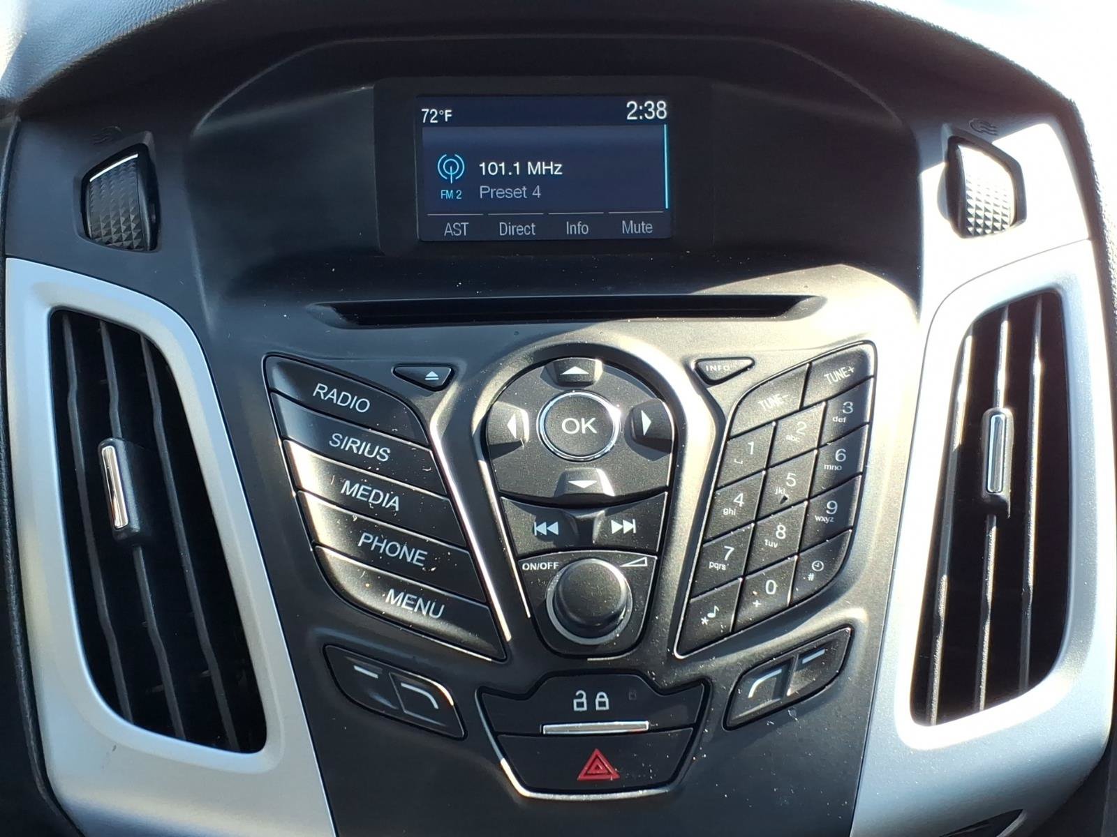 Used 2014 Ford Focus SE w/ Equipment Group 201A FWD image 17
