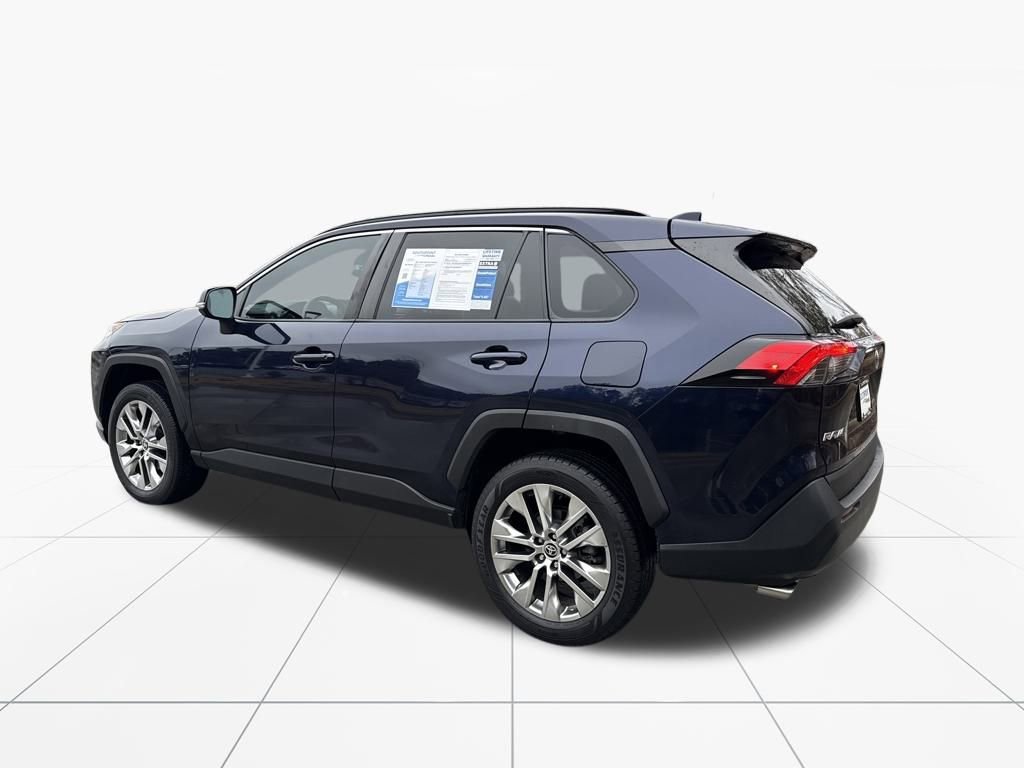 Used 2021 Toyota RAV4 XLE Premium image 6