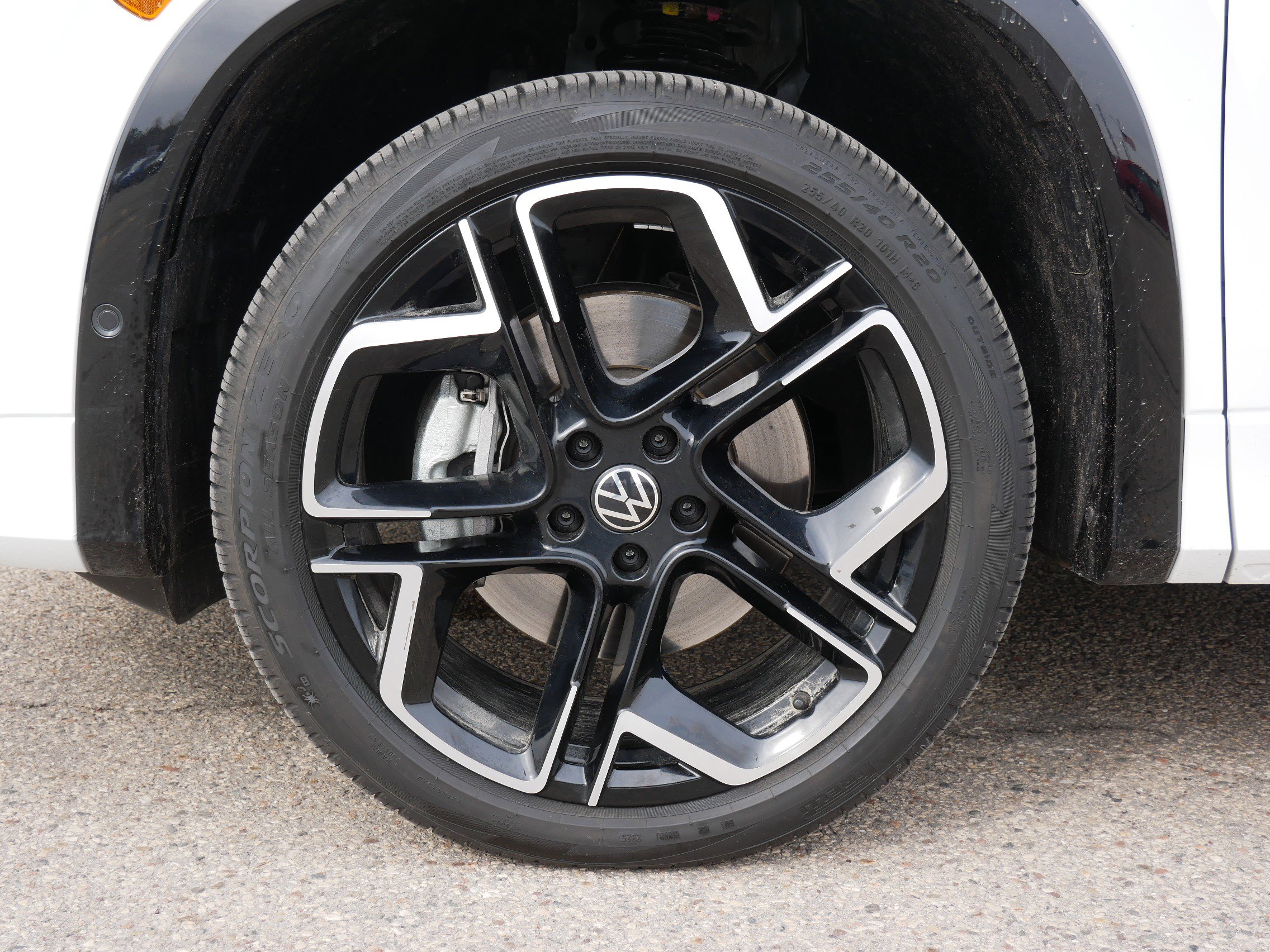 Used 2026 Volkswagen Tiguan SEL R-Line image 7