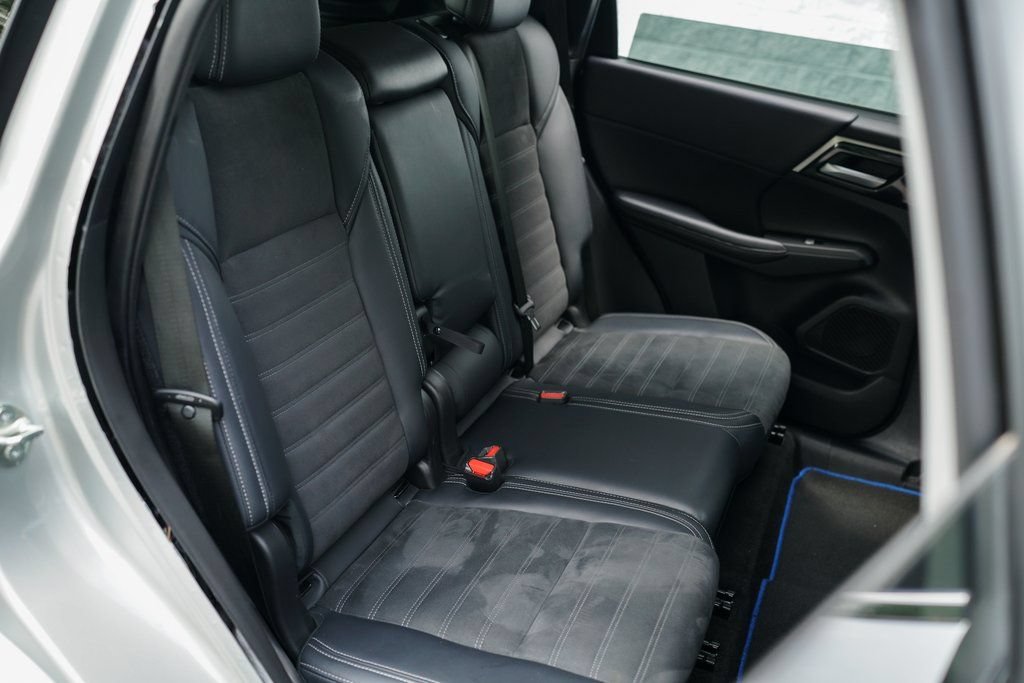 Used 2023 Mitsubishi Outlander LE AWD/4WD image 26
