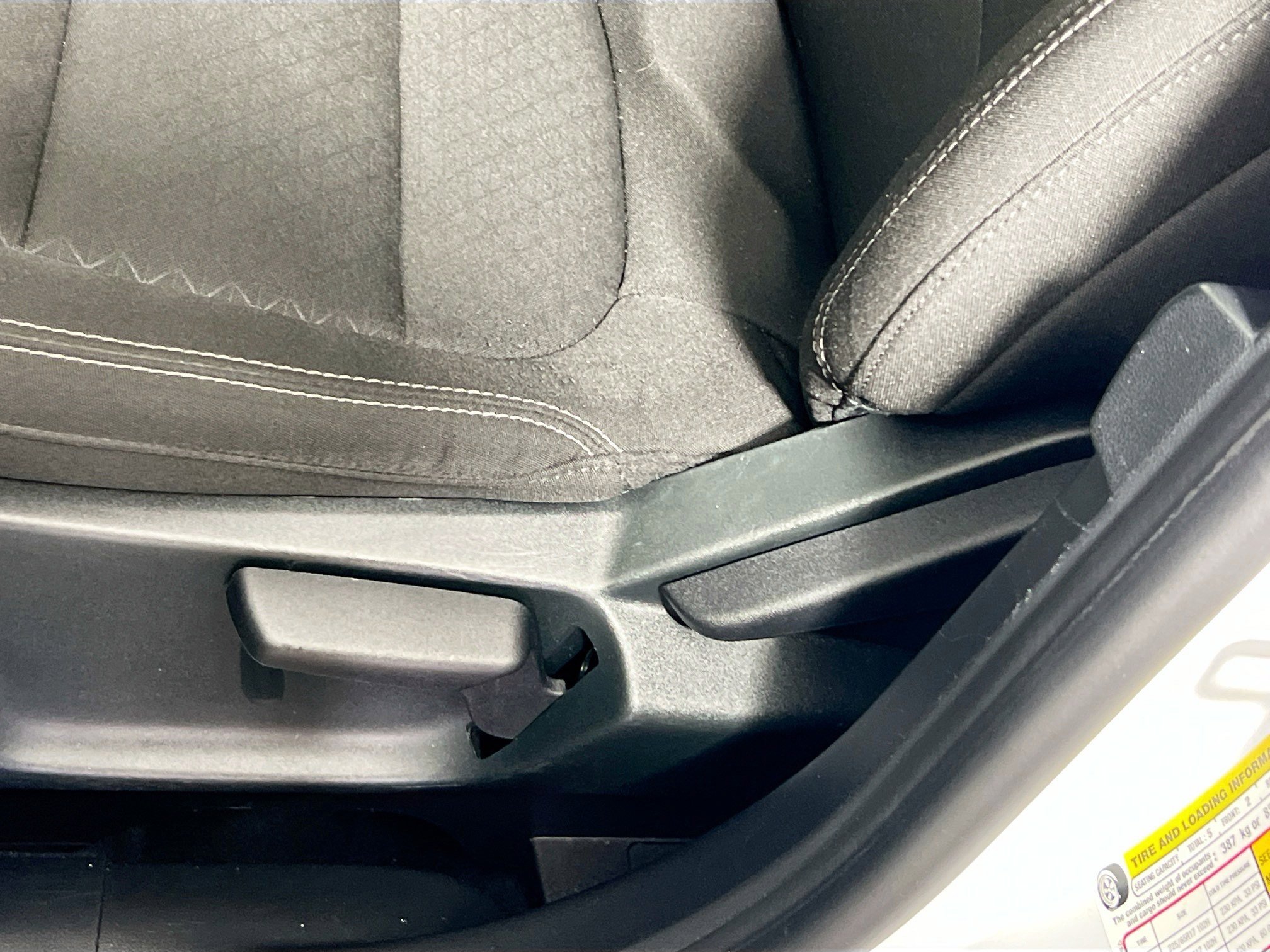 Used 2025 Ford Escape Active image 9