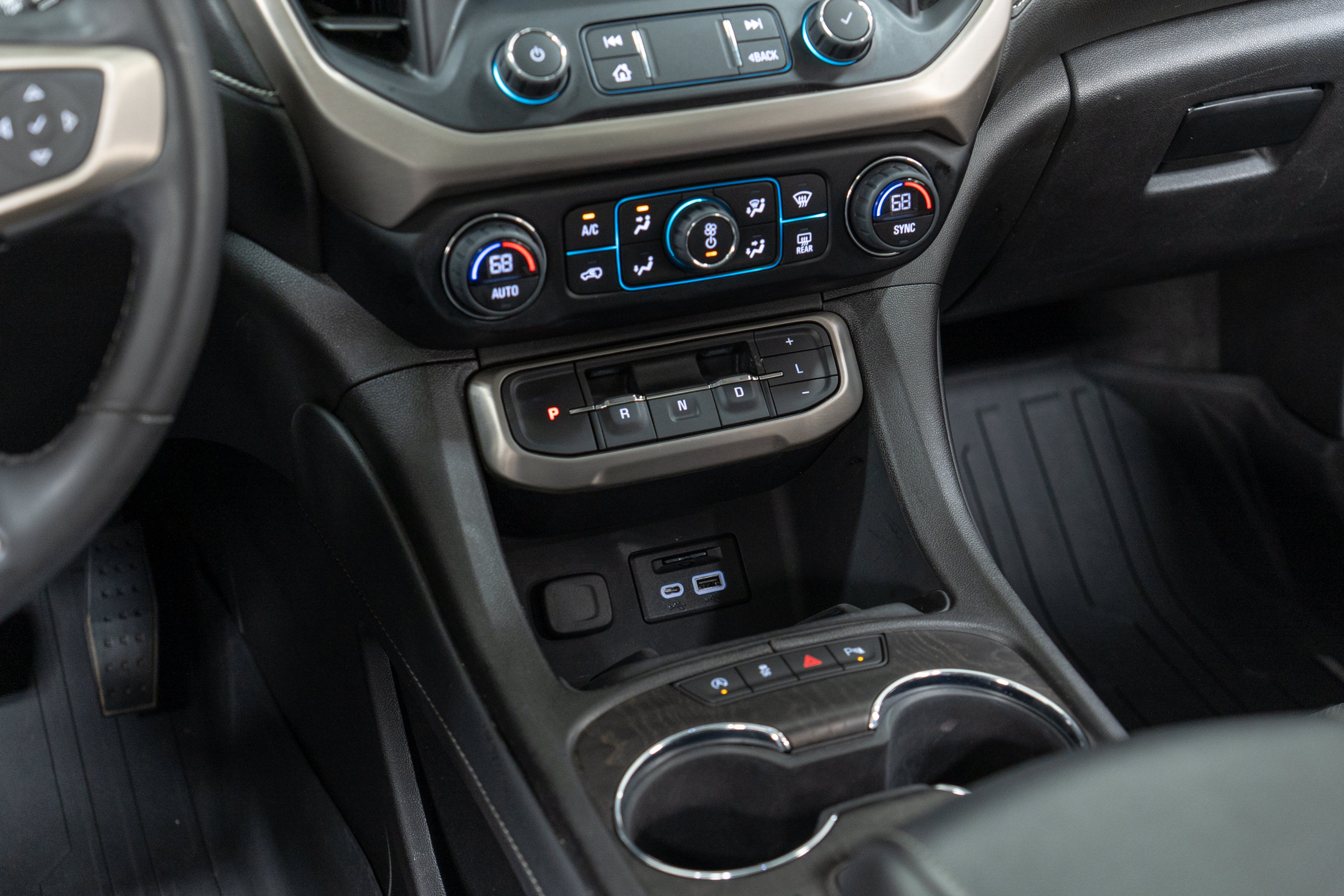 Used 2023 GMC Acadia Denali w/ Denali Ultimate Package FWD image 20