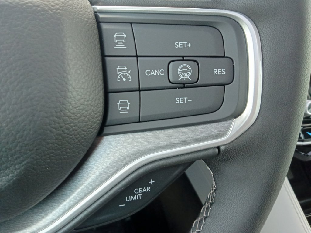 New 2026 Jeep Grand Wagoneer L Limited AWD/4WD image 25