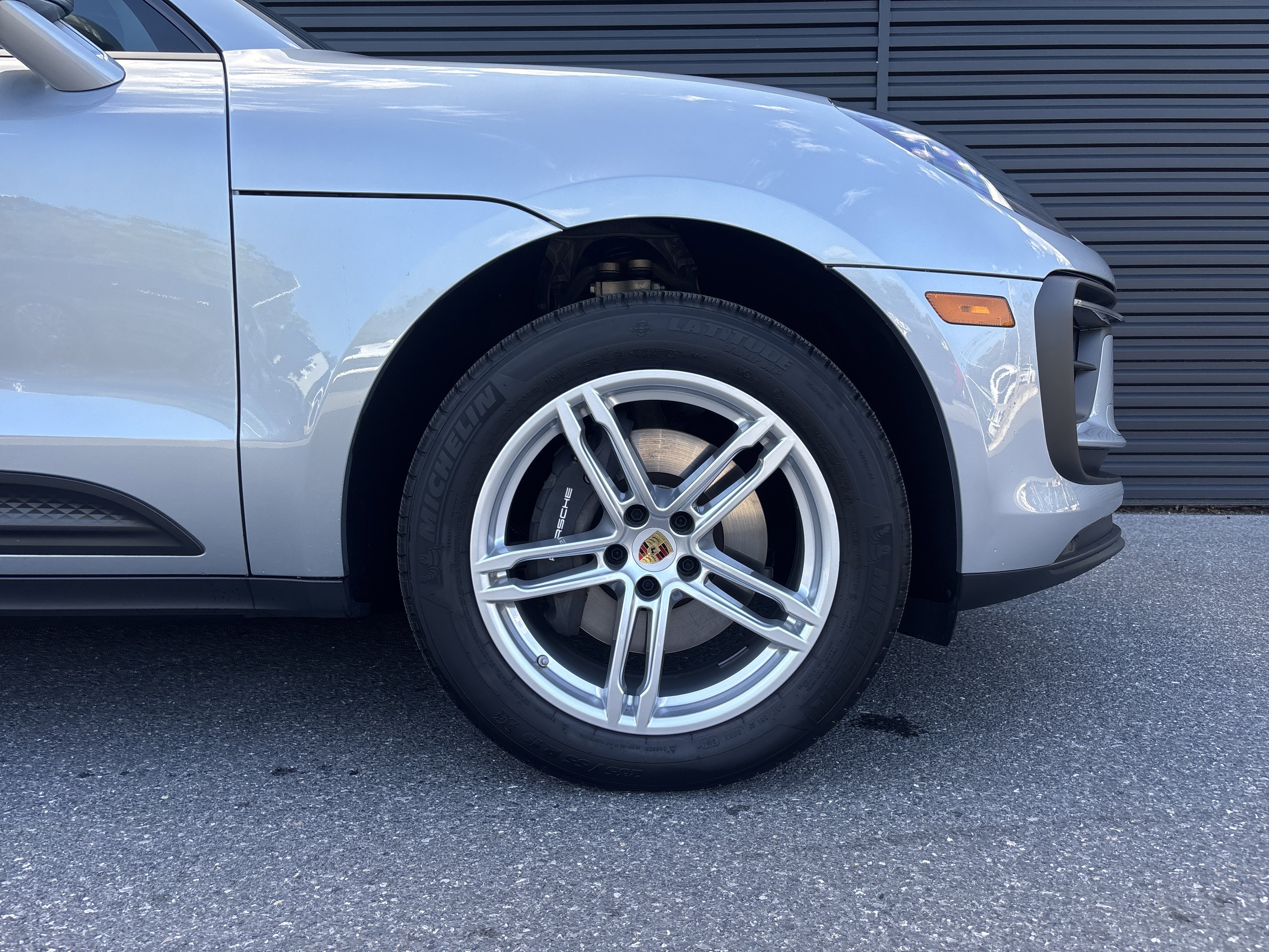 Certified 2025 Porsche Macan image 9