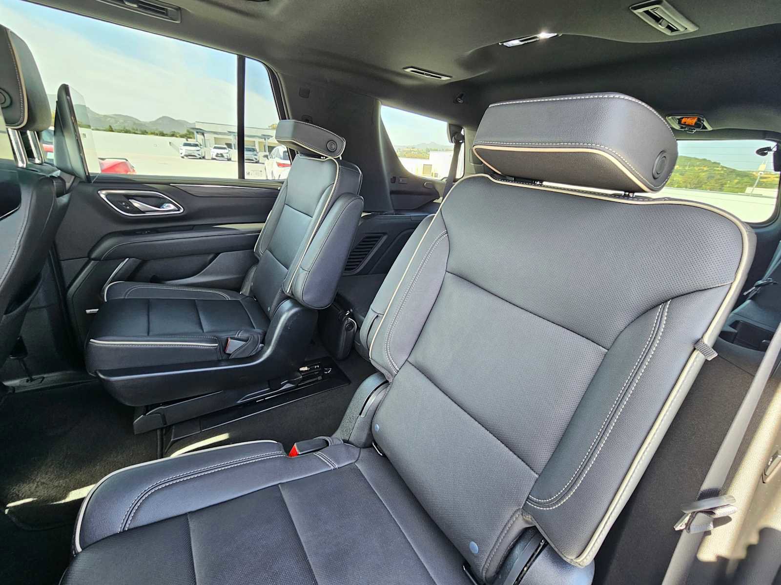 Used 2023 GMC Yukon SLT w/ SLT Premium Package image 20